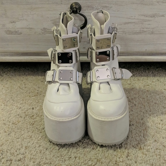 demonia low trinity boots